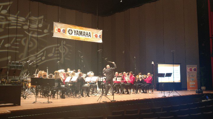 We're half way. Now on stage: De Bazuin B, Oenkerk. MD Sietse Hamersma.