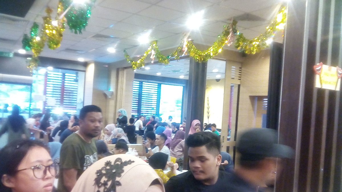 Twitter पर Sjm1malaysia Ramai Pelanggan Serbu Kaunter Dan Cafe Mcd Di Kangar Perlis Kos Sara Hidup Curi Raya Ke 4