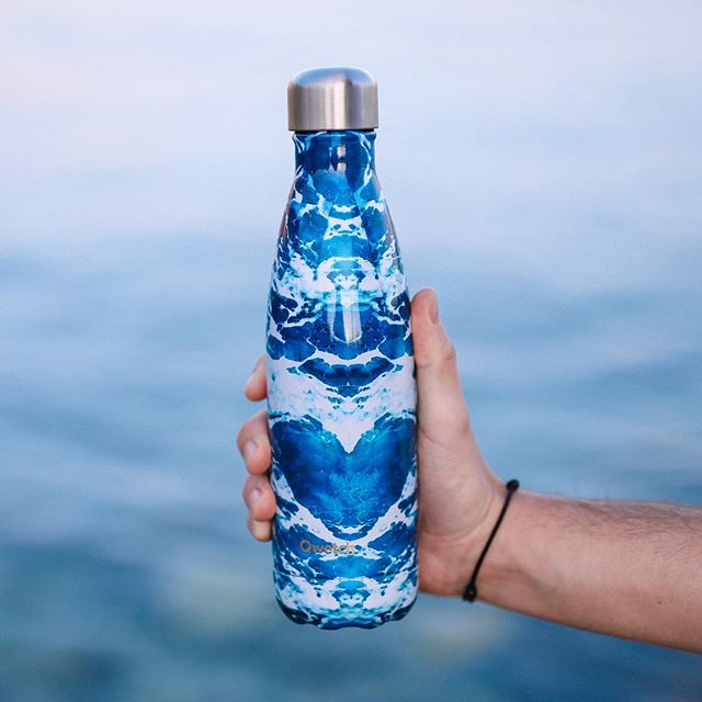 qwetch's tweet image. OCEAN DEEP
.
Cette bouteille inspire les profondeurs marines, où vivent de nombreuses et merveilleuses espèces aquatiques. 🌊
.
Pour chaque bouteille de la gamme « OCÉAN » achetée, nous reversons 2€ à l’association « Un Océan de Vie » afin de contribuer à la protection et
