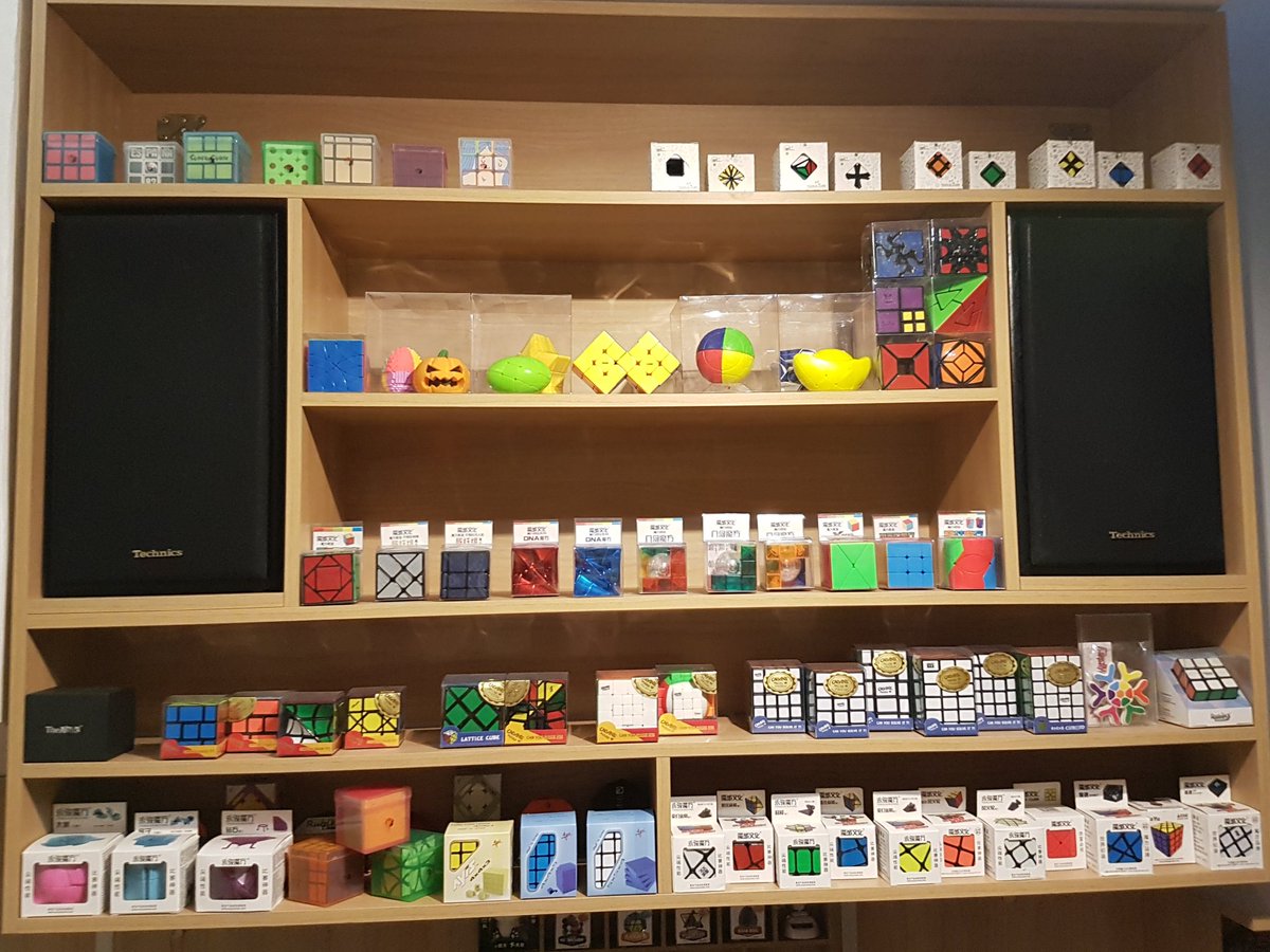 HoopClown_NHF's tweet photo. Pues así está la cosa llegados a los 300... una lista de deseados que supera el medio centenar, pero que tendrá que ir poco a poco... #rubiks #coleccion #cuberos #puzzles #megustanlascajas #yelsquare1 https://t.co/ilt8BtX9Mv