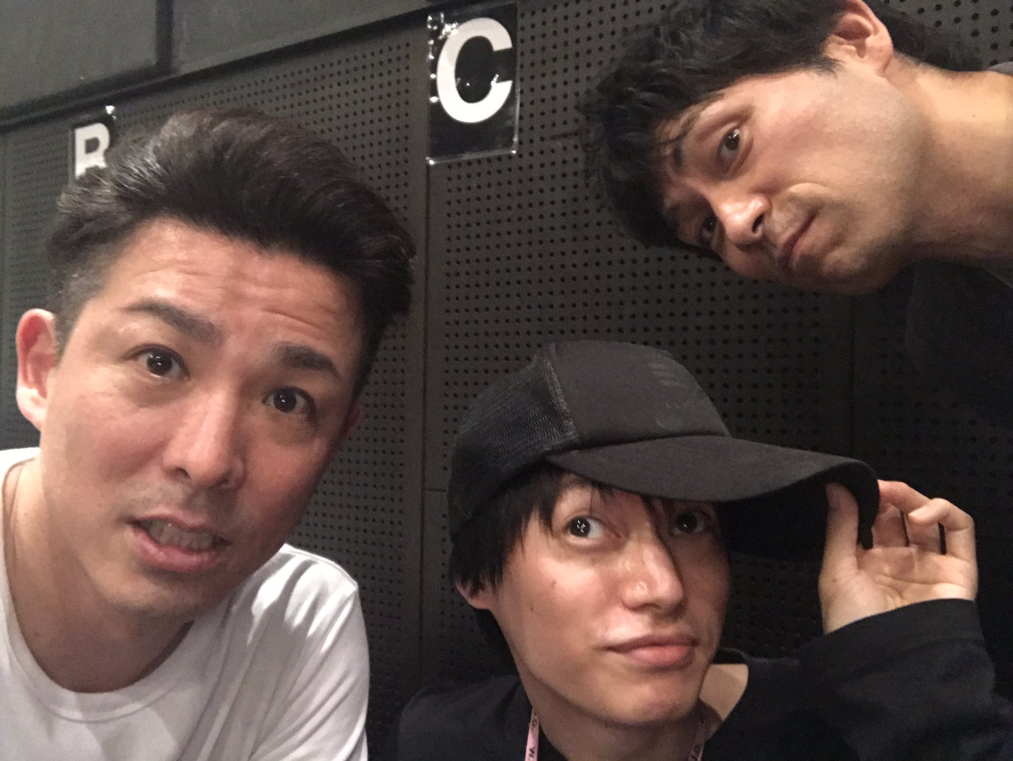 Haword 柳浩太郎氏は中居氏に憧れ17歳でテニミュ越前リョーマ役で主役を勤めるも交通事故にて半身麻痺 高次脳機能障害に しかし懸命にリハビリに励み越前リョーマ役に復帰 奇跡を見せた 相手を恨んだりあの時こうしていればと後悔する時間が勿体ない