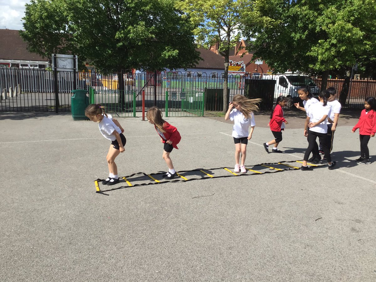 primary_rendell's tweet photo. 3KL took advantage of warm weather last week practising #jumping in variet of ways #outsidePE #challenge 🌞 https://t.co/mQRlDOHmSs