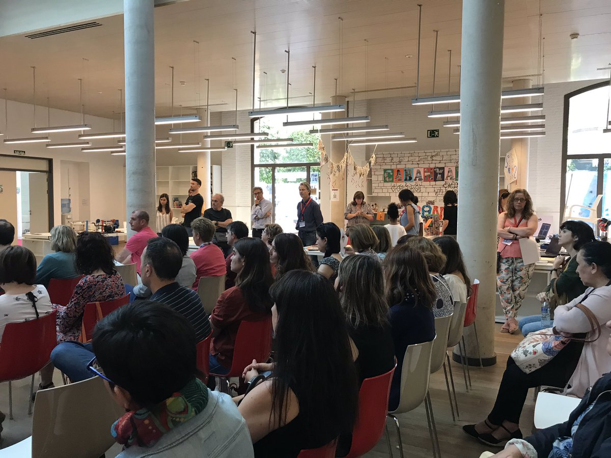 antoninavarro's tweet photo. Seguint les bones idees a la #7manaABP coordinades per l’equip del #Cefirevlc @TeresaVendrell3 @GVA_Cefire @GVAeducacio #CsABP #CsCEFIRE https://t.co/vwcDcvLzjY