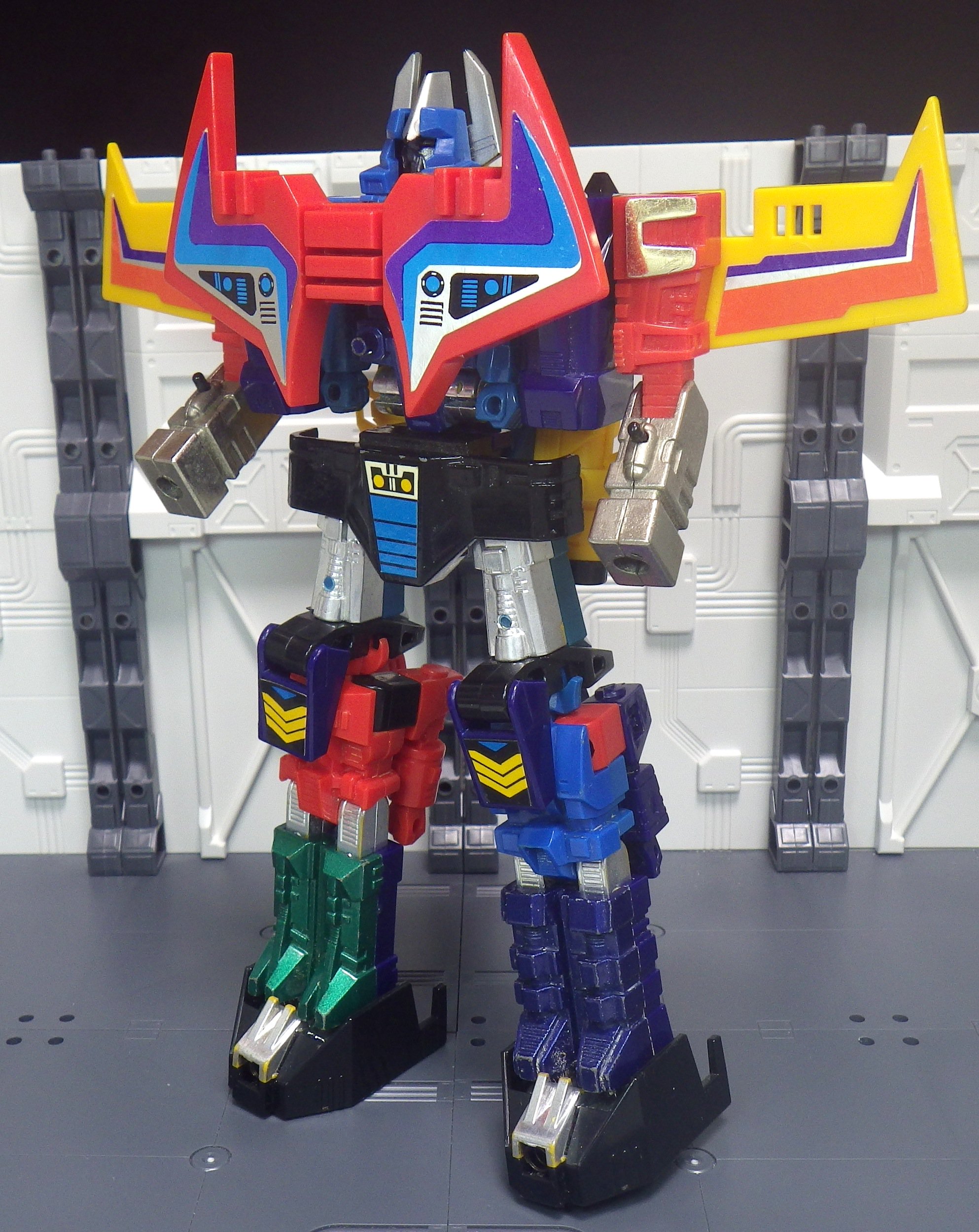 Vmx ミクロロボットvがカッコ悪いというツイートを見かけ ええーと思いつつ自己rt こんなにカッコいいのにー ミクロマン Twitter