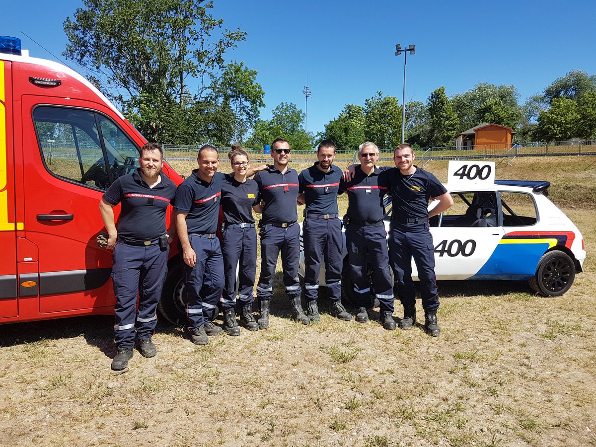 pompier_illzach's tweet photo. Comme chaque année, l'équipe de #garde des #pompiers #illzach 🚒se tient prête à intervenir lors des 3 jours de #stockcar et d'exposition, du #Funcarshow. 👍😉 https://t.co/CjDXm1x5a0
