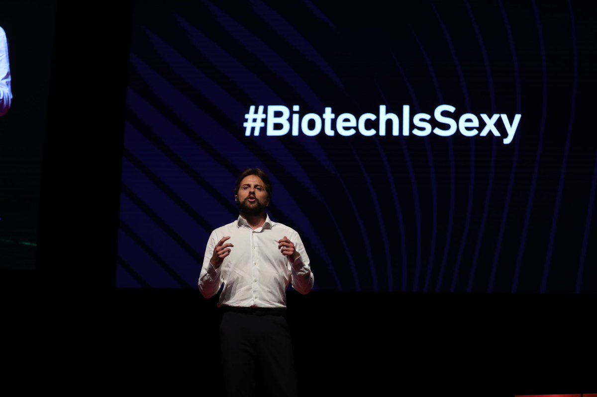 katonacensor's tweet photo. E anche #BiotechIsSexy al @TEDxVicenza why not? Ma l’importante è essere consapevoli della sfida e della transizione fondamentale che stiamo vivendo! ❌❌❌ https://t.co/PrqYgcFhmC