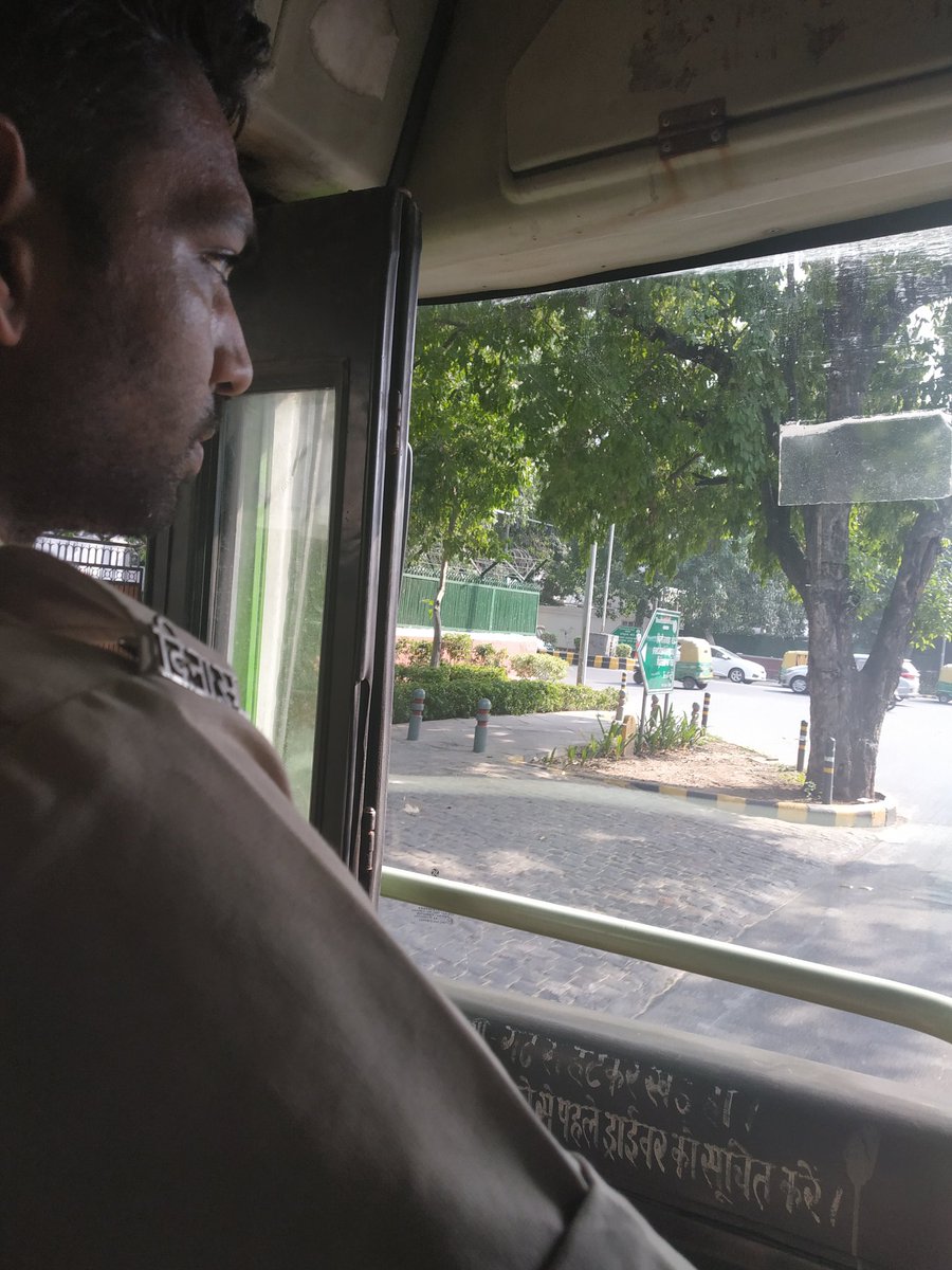 दिल्ली की गर्मी में सुकून देने वाला सीन,  डीटीसी की बस में नागरिक सुरक्षा के गार्ड दिखे। मुझे लगा कहीं जा रहे होंगे,  फिर पूछा कि क्या अब दिन में भी बस में ड्यूटी रहती है,  पहले तो सिर्फ नाइट बस में थी ना?  तो जवाब हां में मिला।  सभी बसों में ऐसा हो तो अच्छा है।  #WomenSafety