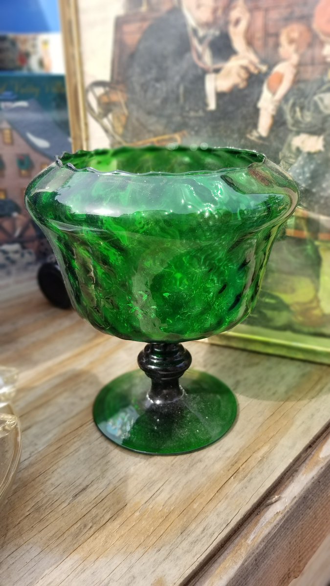 PaulsUsedFurn's tweet photo. #Thisjustin: New glassware, china, porcelain, and pottery! But it doesn't last long... so come quickly to 101 Blake Avenue at Saratoga.
#antique #vintage #brooklyn #antiquedealer #dealer #antiques #interiordesignny #antiqueshop #usedfurniture #vintagebrooklyn #collectible #glass https://t.co/si3ST5YpuZ