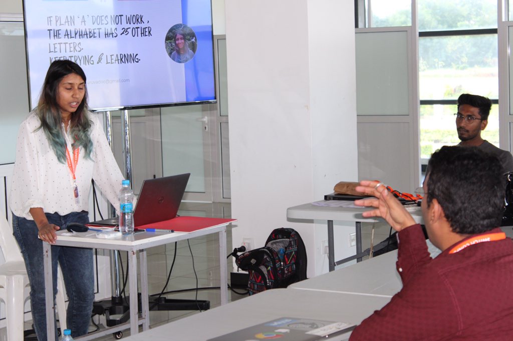 SWITCHMauritius's tweet photo. Breakout sessions are currently happening in different rooms with workshops on #AI, #AWS, #Blockchain &amp; #MentalHealthAwareness in Software engineering.

#SwitchConf19 #SwitchLevels #TechingOver https://t.co/ZAG6uEcwPP