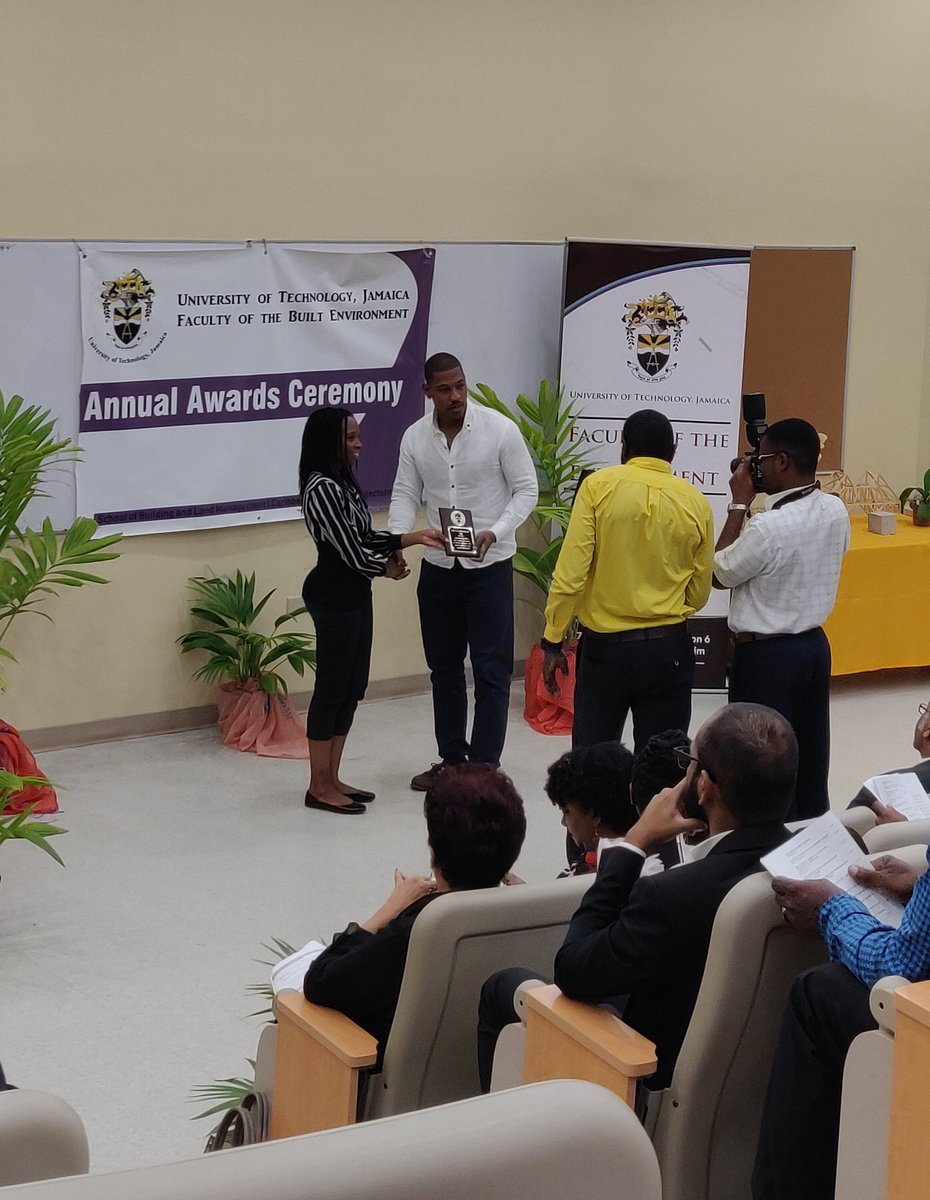 olewis12's tweet image. Saw all these wonderful people flexing those grades and transcripts yesterday so I decided to join......#RedIsStrong #MArch #Architecture