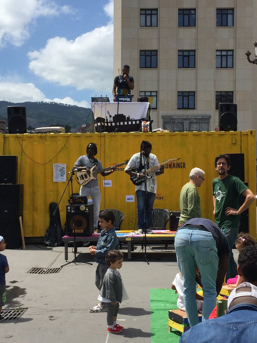 LifeKontainer's tweet photo. #galernamulticultural en la calle Bailen! https://t.co/tv5RLzvbnr