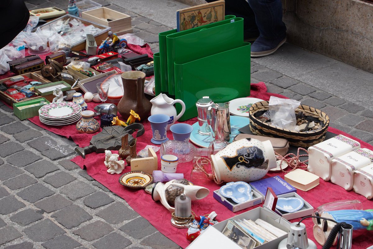 BGriveaux's tweet photo. J’étais ce matin à la rencontre des visiteurs et des 120 exposants du 36ème vide-grenier des Halles. 

Bravo à eux et à l’@asso_accomplir qui organise l’événement, mobilisée pour faire vivre nos quartiers ! https://t.co/stGopugk82