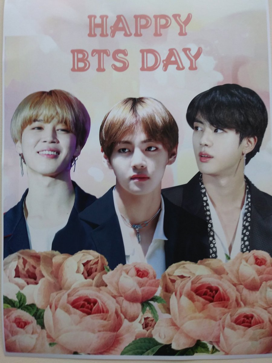 eun_purple_v's tweet photo. 낙성대 비올즈에서 탄이들 6주년 축하도 하고 예쁘게 꾸민 카페에서  (원래 예쁘고 향기롭지만요) 애들 사진도 구경하고 선물도 받아서 행복합니다.
#아미의_영웅_방탄_6주년_축하해 
#방탄과_아미_우리사이_탄탄해 
#비올즈
@ASOMETAETAE1230 
@JIMINIMOUTH 
@_offlimit_1204 https://t.co/8b8ZY2RH0w