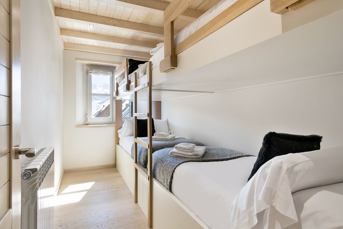luderna_rentals's tweet photo. Val de Ruda A38 es un apartamento #WowRange para disfrutar en familia. 🏠  ¡Esta habitación con literas les encantará a los niños!
https://t.co/28O6mNIuaP
#luderna #valledearan #valderuda #viajarenfamilia #travelrentals  #familytrip #travelwithkids https://t.co/udyIHYEylf