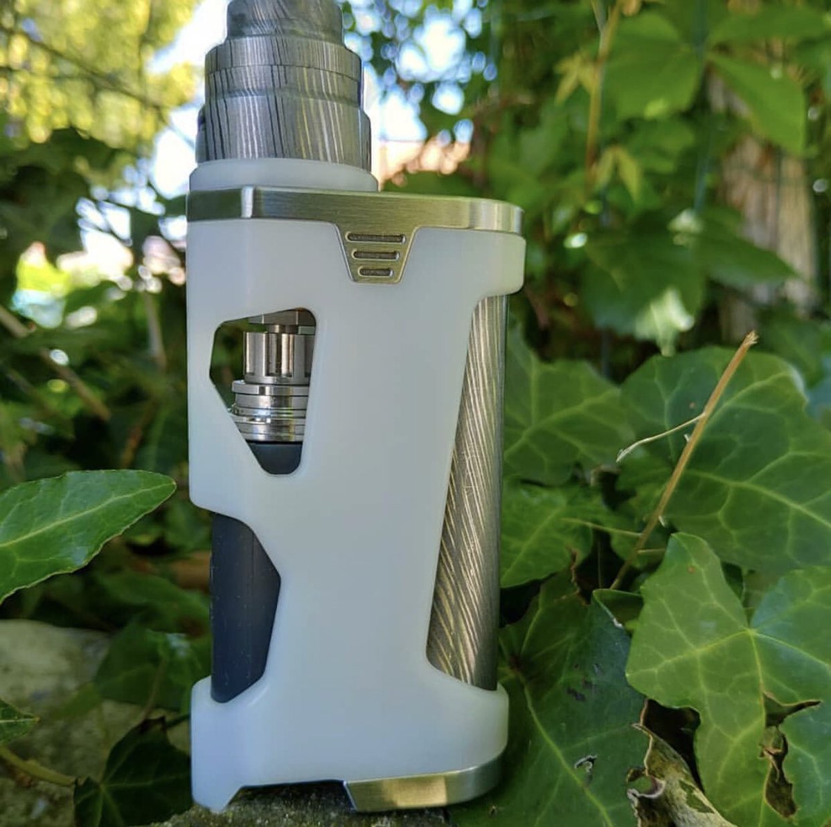 schwanz0311's tweet image. あー 欲しい
資金確保しとくかな

でもアトマまでダマスカスだと、クドくない？

#sunboxmods #gameover3
#whitedelrin #Damascus