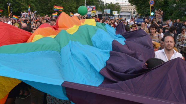 CdBalkans's tweet photo. C'est la marche des fiertés aujourd'hui à Sofia, 51 ans après la décriminalisation de l'homosexualité en #Bulgarie, 16 ans après la reconnaissance pénale de l'orientation sexuelle comme discrimination. #Pride #LGBTQ @BalkanQueers @sofiapride. Notre dossier https://t.co/fxdY4F8seA https://t.co/CROo9XMEbY