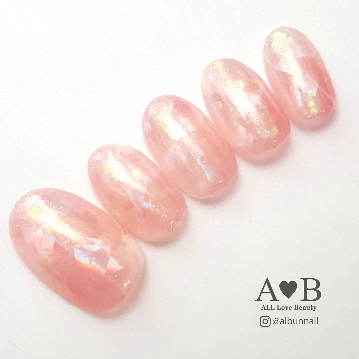 あわちゃん A Love B 今日の締めくくりは ネイルデザイン です フェアリーグリッターさんとなんかいろいろ詰め込んでみたよ 写真だとわかりにくいけど キラキラしててかわゆいのです また作り方配信するね あ 酢昆布は マルシゲというお