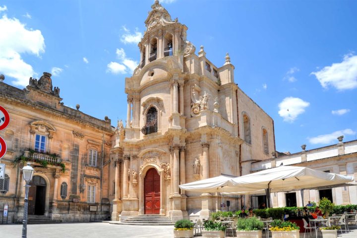 Find out about some of the most beautiful #architecture of the Val di Noto in our blog post: bit.ly/2me4Rgn #sicilyarchitecture #valdinoto #cultureholidays