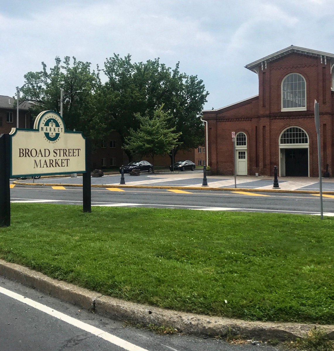 Make it a great day, Harrisburg! 😄 Our favorite day of the week is here, and we can't wait to explore the market with all of you. Join us 7 a.m. to 4 p.m. #broadstreetmarket #midtownharrisburg #cherishburg #saturday #marketday #weekendgoals #harrisburpa #community