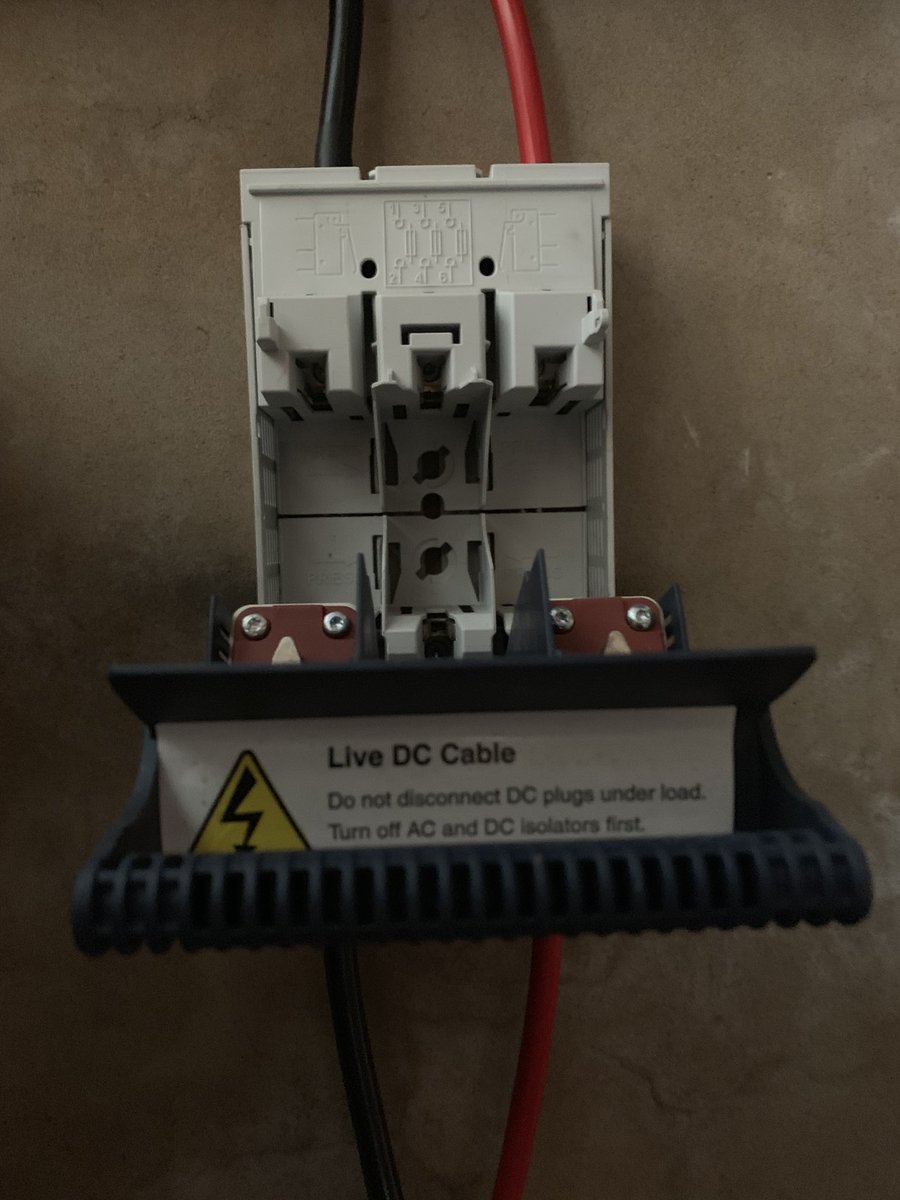 FutureBuss_IS's tweet image. @SegenSolar #dcprotection solutions for #SmallBusiness