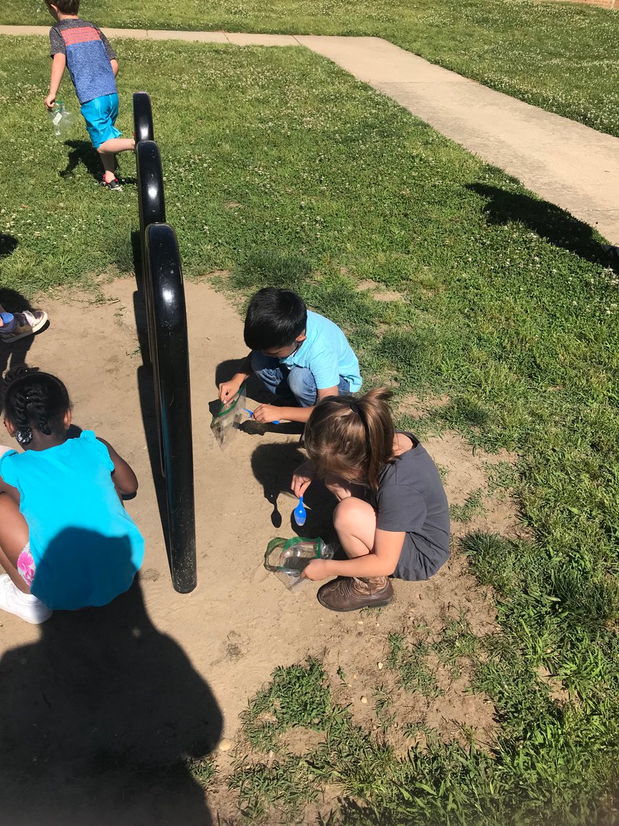 tonifosterWE's tweet photo. Sand collecting! @TeachStrategies #sandtheme https://t.co/GoLaobcDI5