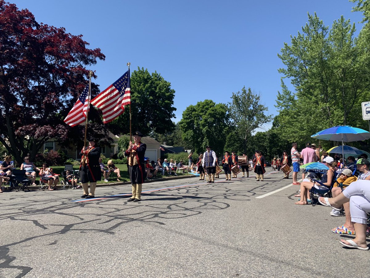 AmandaPittsTV's tweet photo. Today is the famous #GaspeeDaysParade! I’m at the Warwick end of the parade — LOTS of excited Rhode Islanders enjoying this beautiful day! @ABC6 https://t.co/slX1zeNuyQ