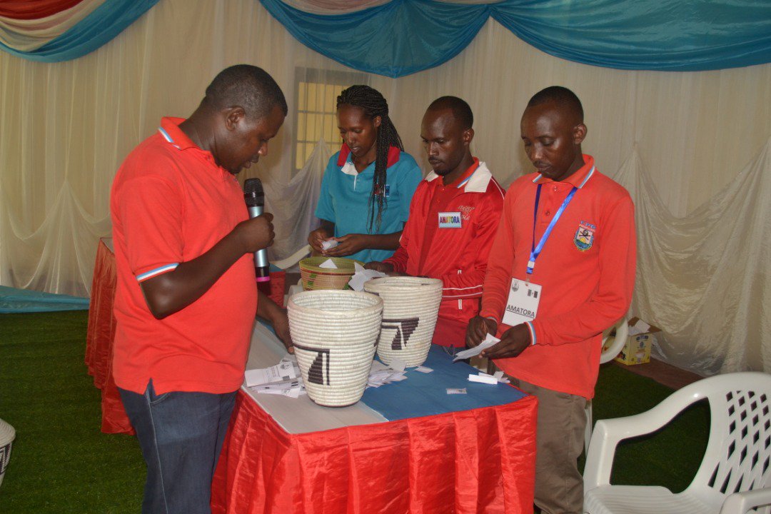 rpfinkotanyi's tweet photo. Nyuma y'uko amatora y'abakuriye Umuryango @rpfinkotanyi abereye ku rwego rw'Umurenge mu cyumweru gishize, uyu munsi yakomereje ku rwego rw'Akarere #RPFElections https://t.co/VBM1TujSF2