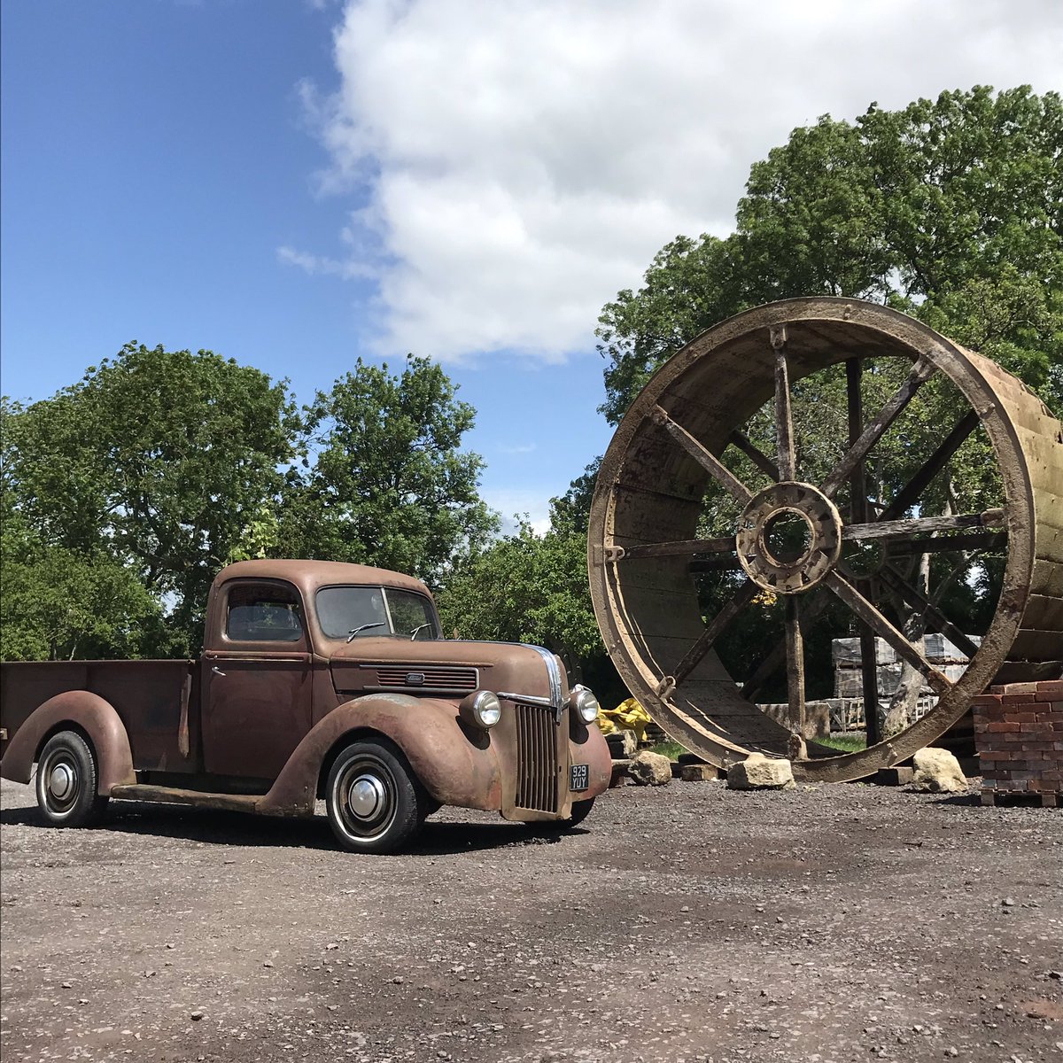GlastoReclaim's tweet photo. Car of the day 💯

#ford #roverv8 #1941ford #rust #patina #rustypaint #millwheel #waterwheel #glastonbury #glasto #reclamationyard #salvageyard #reclamation #salvage #somerset https://t.co/SnekLhGxwi
