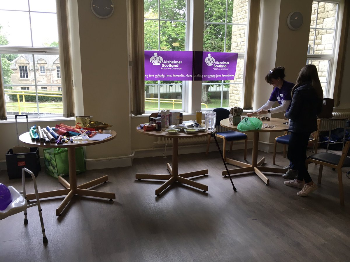 KatieParamore's tweet image. Come and join us for a vintage tea - we’re in the dining room at Stratheden Hospital from 1-4 this afternoon for tea, cake, music, making your own bunting, decorating biscuits, planting forget-me-nots, tombola and more...... #oneweething #DementiaAwareness