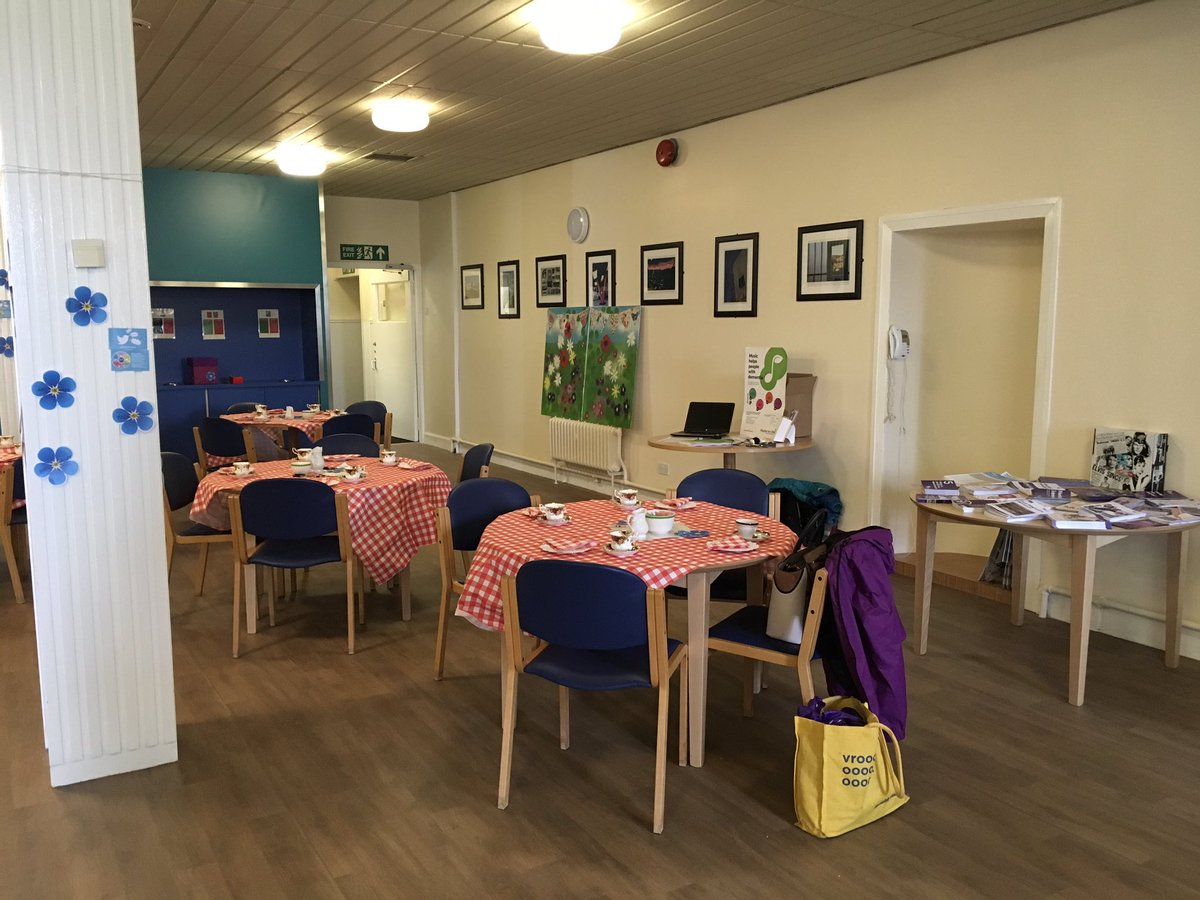 KatieParamore's tweet image. Come and join us for a vintage tea - we’re in the dining room at Stratheden Hospital from 1-4 this afternoon for tea, cake, music, making your own bunting, decorating biscuits, planting forget-me-nots, tombola and more...... #oneweething #DementiaAwareness