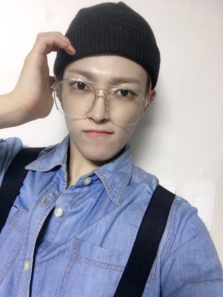 ATEEZofficial's tweet photo. [#홍중] 홍중이와 리폼중😎 
다음 시간에 또 만나요👍
#ATEEZ #에이티즈 https://t.co/bqyQuuU9pn