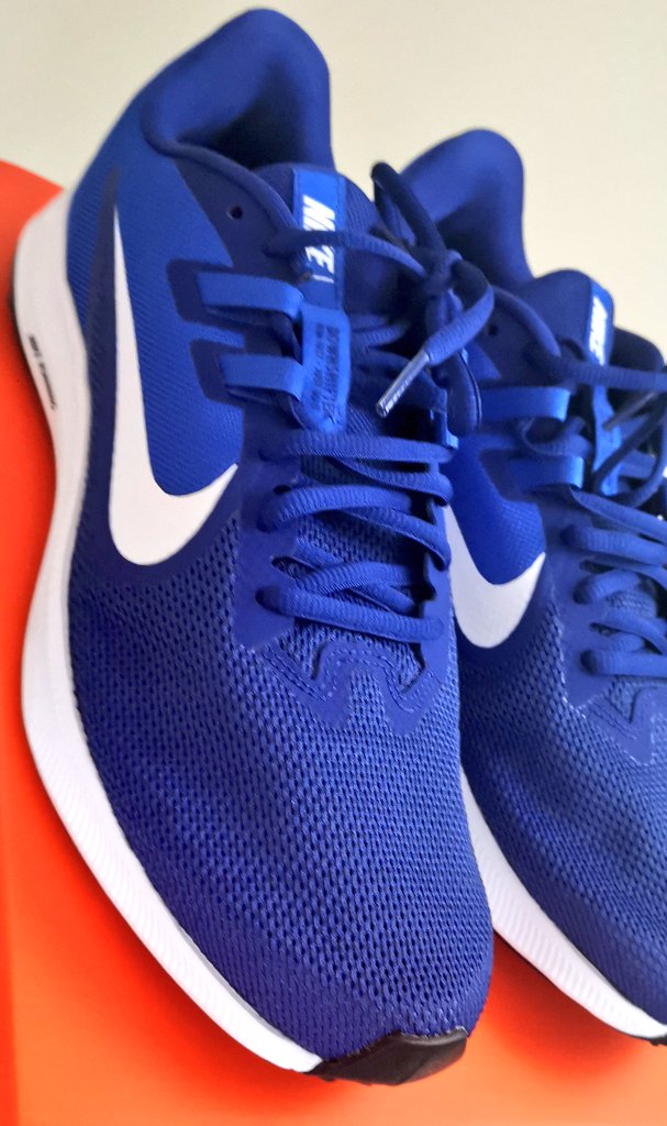 joncampling's tweet photo. Hey folks..
Check out my fab nu blu @Nike running shoes + with ma nu @SofSole dynamic gel inserts for extra knee protection.

Totes ready to resume my DAILY 5K soon as this cold clears.
#joinme on my INSTA live 
👉Jon_Campling 👈
X
#RUNWITHREGIS #GymJon #ActorFitness #JonsNikes https://t.co/mUp6yhYnTl
