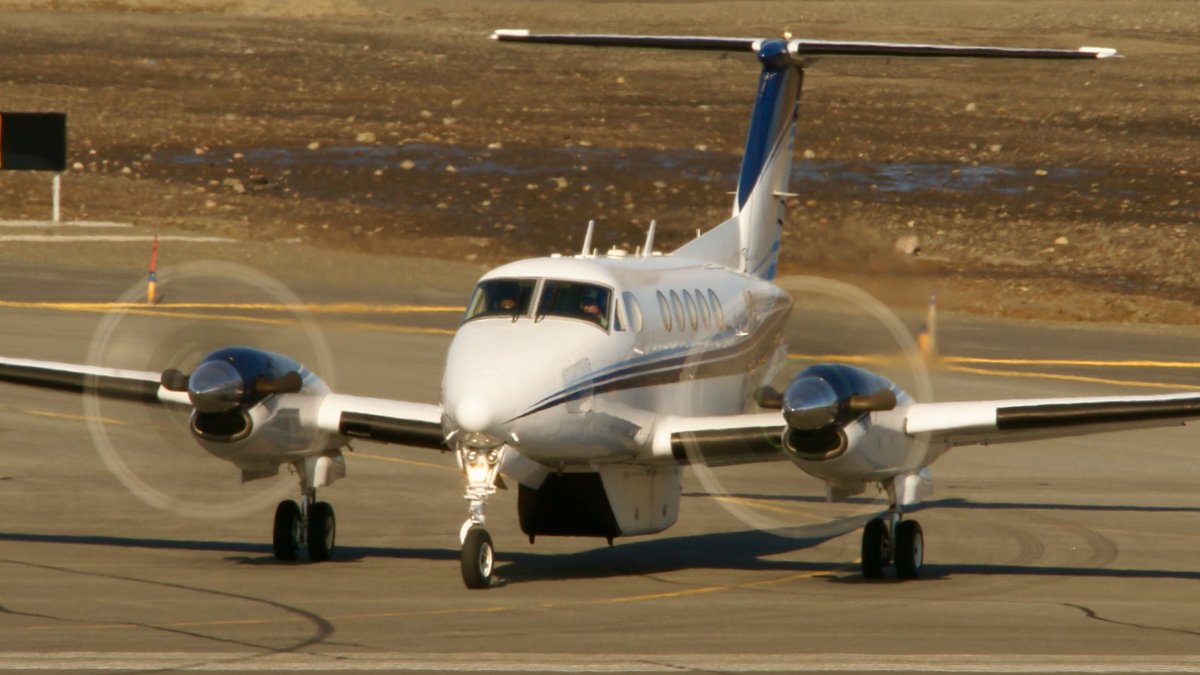 FrankReardon1's tweet photo. Departing #Iqaluit Airport #Nunavut a @Beechcraft
#SuperKingAir 200 #CFGXR MAY.30.2019 by #AirNunavut #YFBSpotters #AVGEEKS https://t.co/JKhShnLSNF
