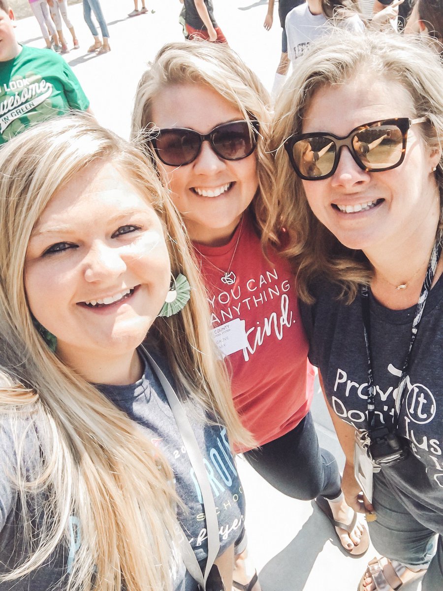 mrsgrayteaches's tweet image. Reunited for just a little bit. 😍@pgesflyers @kpurteeWES @MsSnydersClass