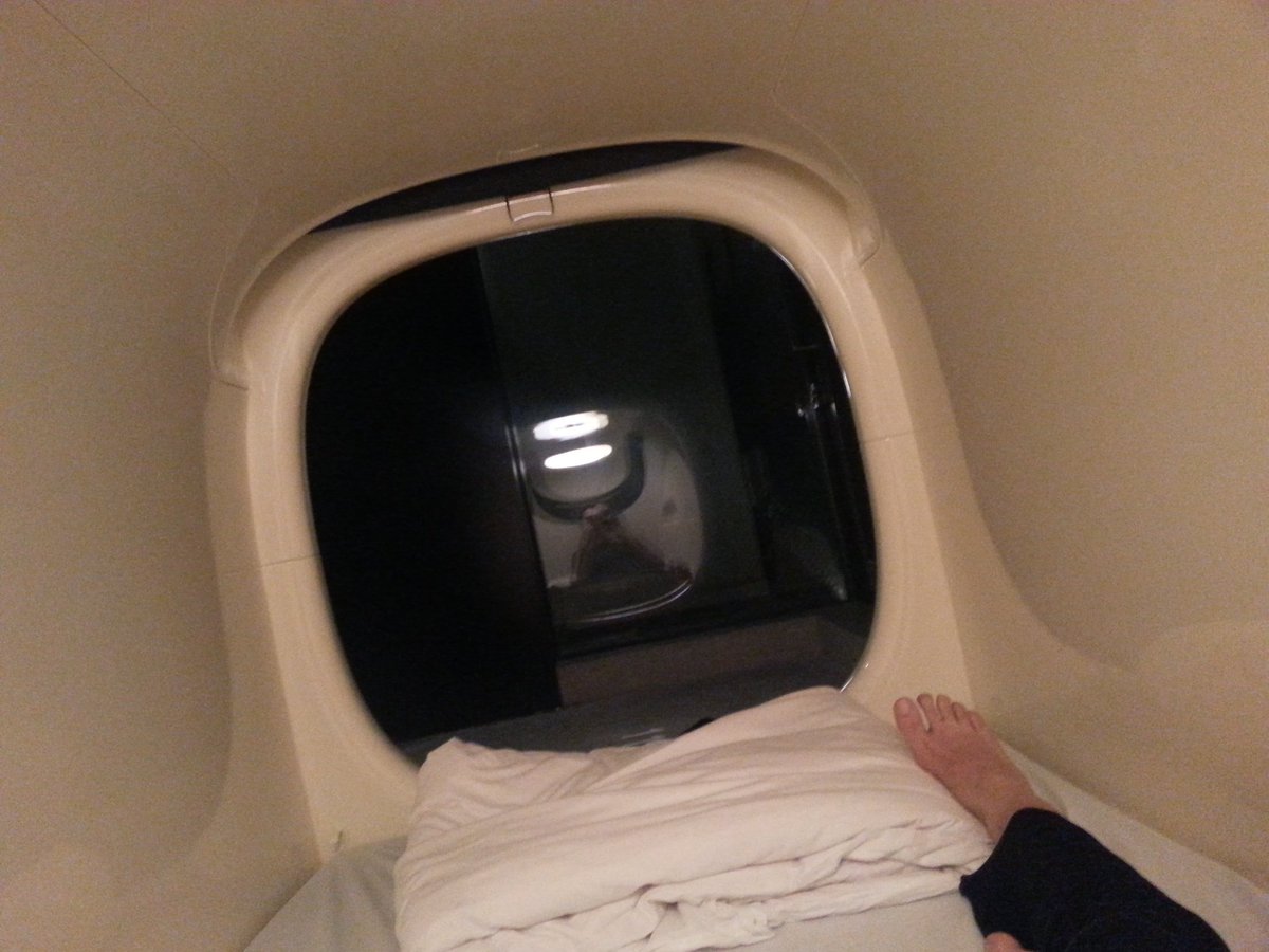 mitchell_epp's tweet image. Being in capsule hotel is an interesting experience and i like it thus far as it gives a greater sense of privacy compared to a normal hostel. I heard that these hotels are favoured by Japanese businessmen who would often have to visit a prefecture for a single night.#JILC2019