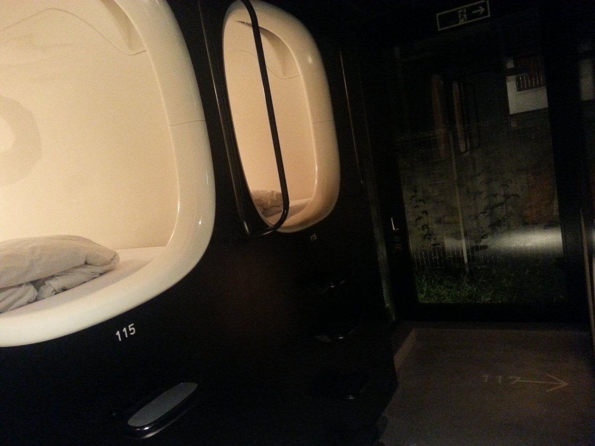mitchell_epp's tweet image. Being in capsule hotel is an interesting experience and i like it thus far as it gives a greater sense of privacy compared to a normal hostel. I heard that these hotels are favoured by Japanese businessmen who would often have to visit a prefecture for a single night.#JILC2019