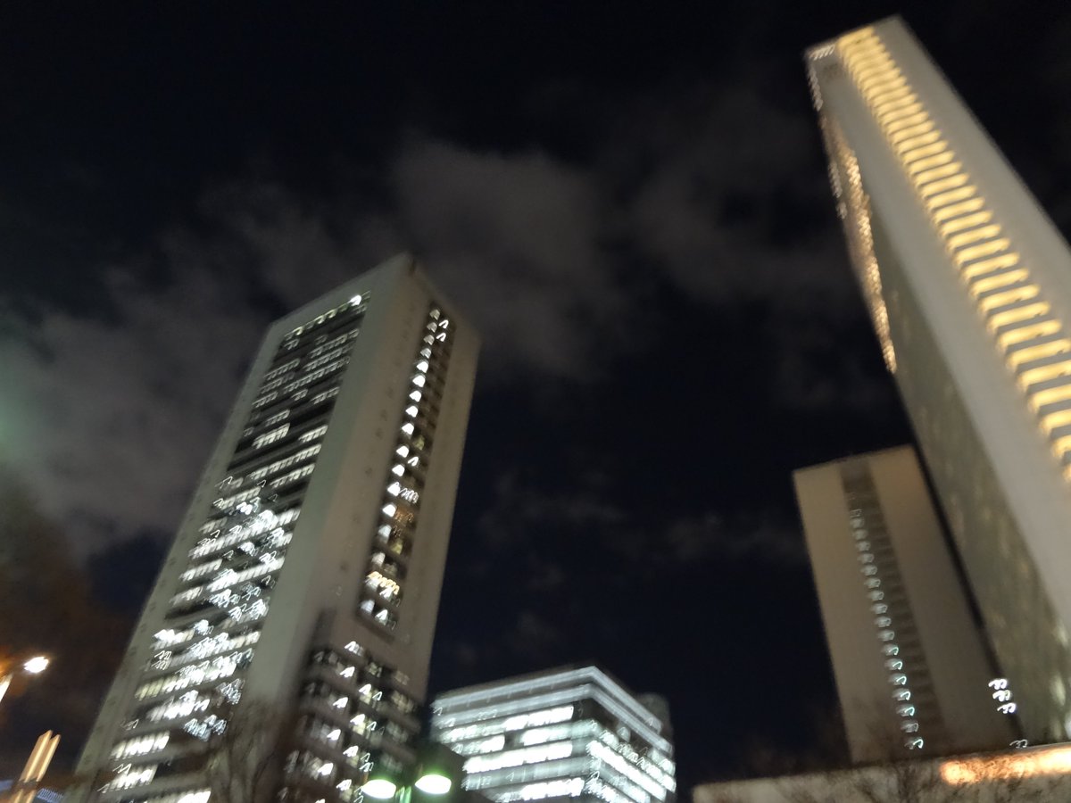Akkun Size垢 このような高層ビル街で巨大娘が暴れ回りビルが破壊されてしまうというシチュが妄想出来ますが それは昼と夜 などで複数ありますよね 昼では巨大娘の姿がはっきりとわかり 夜ではビルの照明などにより巨大娘の姿が浮かび上がるので それぞれ Akkun Size垢 このような高層ビル街で巨大娘が暴れ回りビルが破壊されてしまうというシチュが妄想出来ますが それは昼と夜 などで複数ありますよね 昼では巨大娘の姿がはっきりとわかり 夜ではビルの照明などにより巨大娘の姿が浮かび上がるので それぞれ