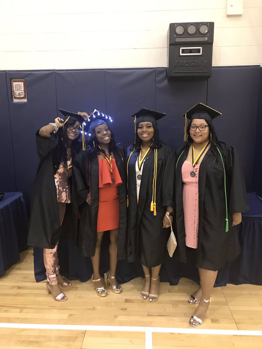 kimberlysafran's tweet photo. It’s almost time! #graduation2K19 #go bulls! @PPSnews @PPSnews https://t.co/qV7F5ft2Fz