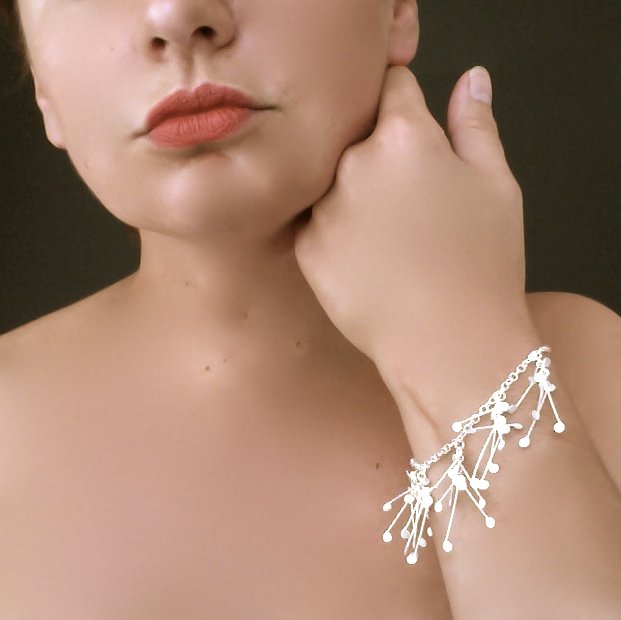 Signature charm bracelet Shop online fionademarco.com/collections/si… #fionademarcojewellery #silverbracelet #handmadebracelet #charmbracelet #jewellery #onlineshop #handmadejewellery #signature #contemporaryjewellery #beautiful #love