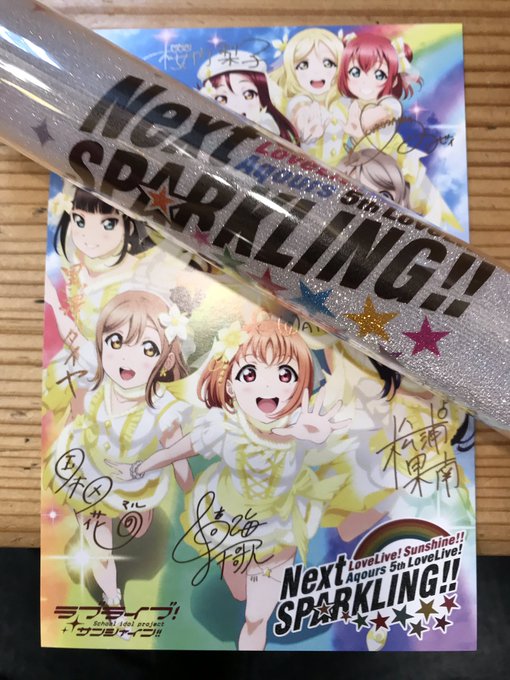 明日の予習でライブビューイングへ。
誰だ!?一曲目から脚から目が離せなくてたまらんとか言ってるやつは!
全く…今日もビールがうまい! 