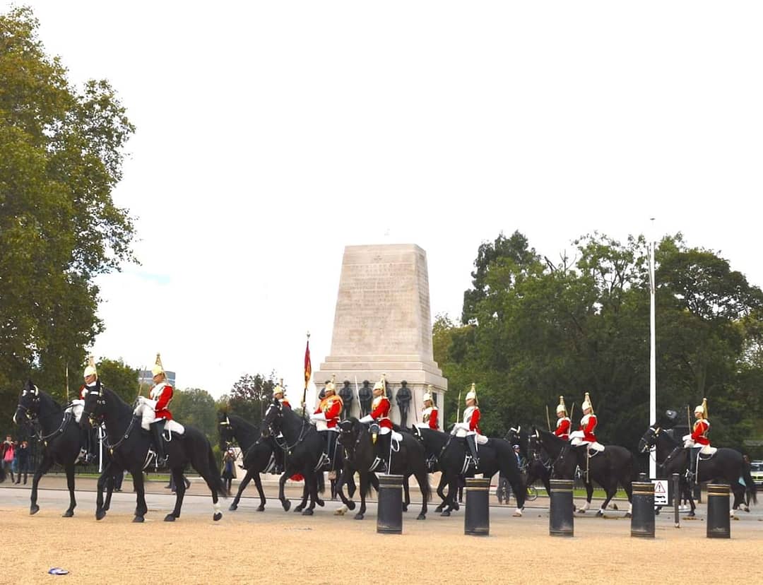 WorldReachComms's tweet photo. The Household Division enter Horse Guards Parade, #London, #England. They were in action for the 'Trooping of the Colour'. Photo © @worldreach_coms . #TroopingoftheColour #Horseguards #HouseholdDivision #queensbirthday #pageantry #cavalry #mountedtroops #whitehall https://t.co/omWgSB4Oha
