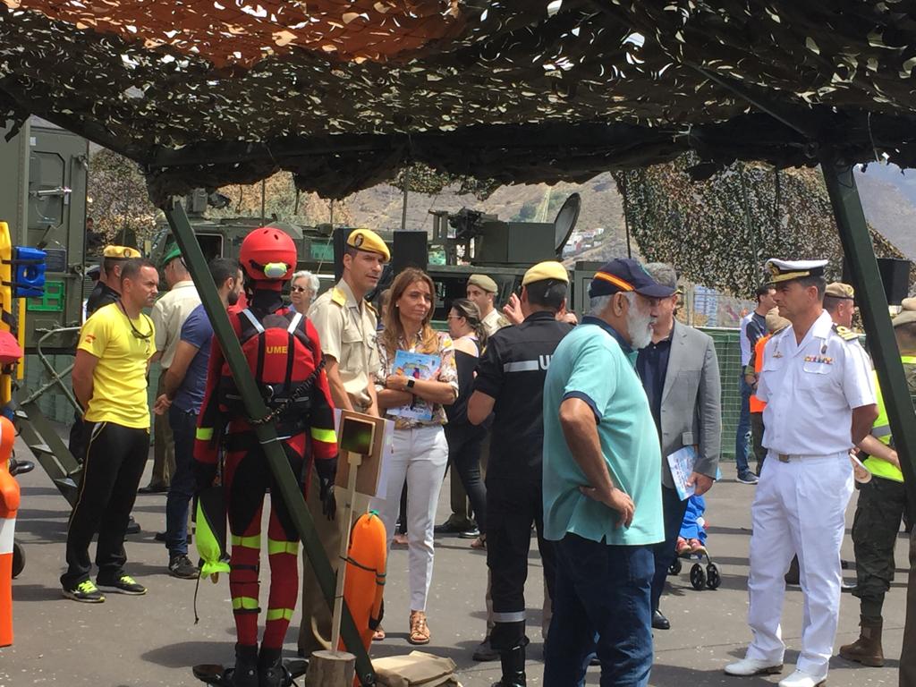 UMEgob's tweet photo. Y también en #Tenerife, participando en la Exposición de Materiales 🚒 del #DIFAS19, situada en la Avenida Marítima de Santa Cruz.
Ven a vernos, te esperamos🙋♂️🙋♀️ https://t.co/pehVgzPznd