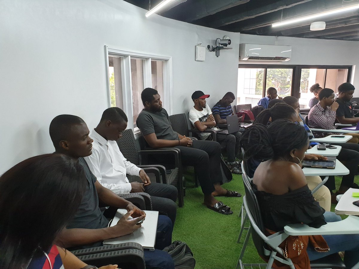 Saintlammy_'s tweet photo. At #RoadToFlutter basic breakdown and exposure to @FlutterDev by @androidmaven @rodydavis https://t.co/jjH5AjMjlE