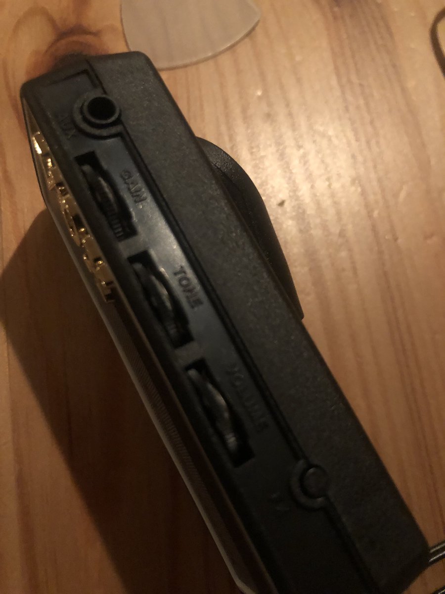 ranpou666's tweet photo. やば、これ面白い！
こんなに小ちゃいのに、ゲインだけじゃなくコーラスやディレイとか普段使ってない音が作れるんだけどw

#VOXamplug https://t.co/OfevNztEpC