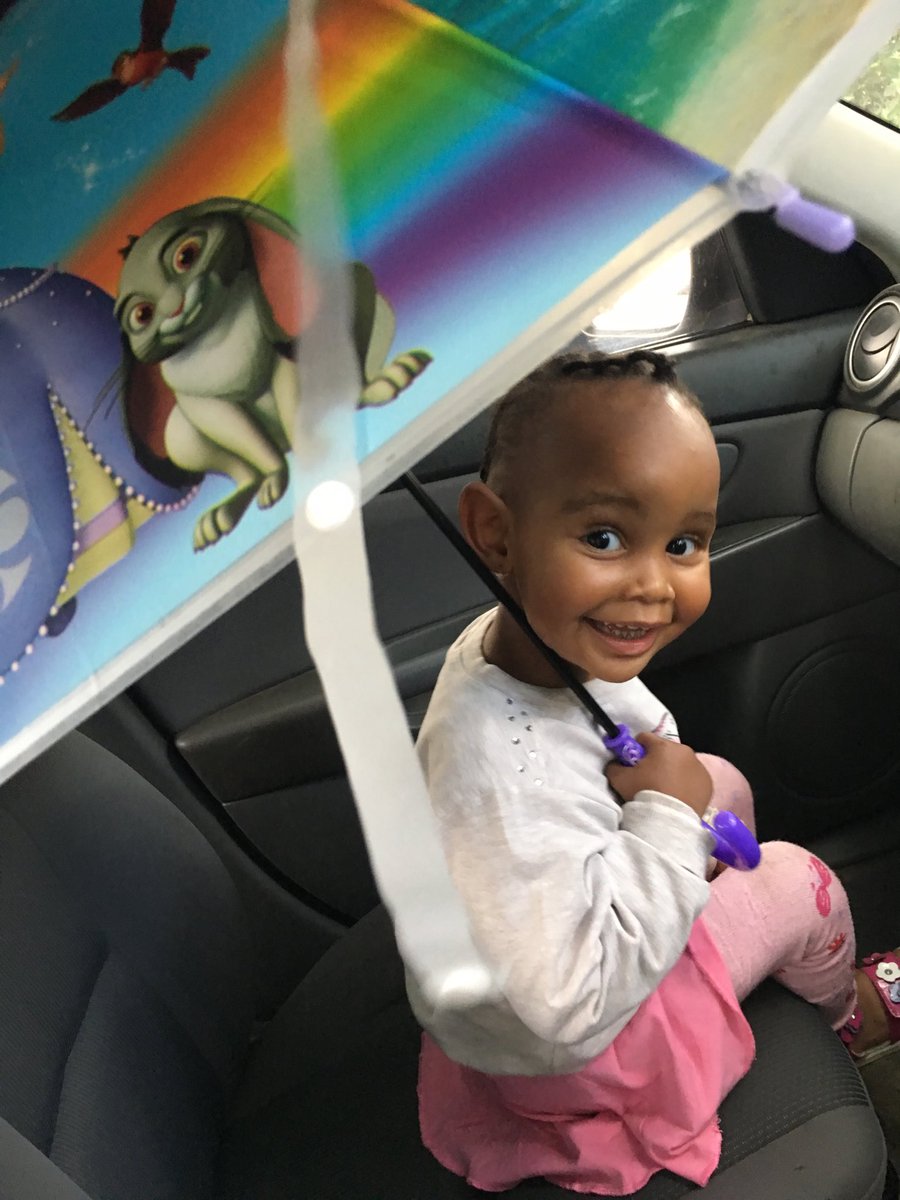 Shad_khalif's tweet photo. Got her an umbrella with her favourite cartoon now she's using it even INSIDE the car🤦🏽‍♂️ https://t.co/RE4Yggkw4t