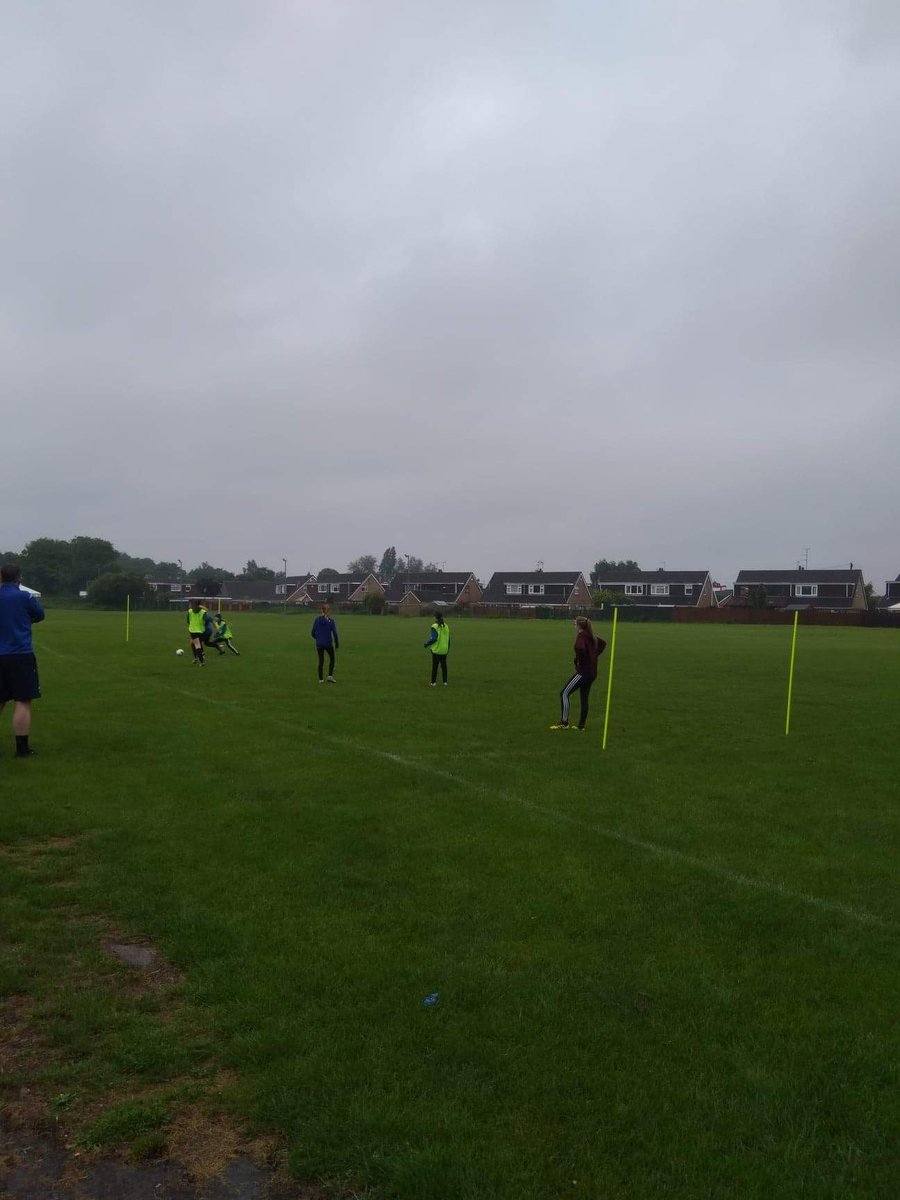 HRRLadies_Girls's tweet photo. Turn up and play still going strong despite the weather. Nothing a hot chocolate can't fix! https://t.co/P65bLfO5rD