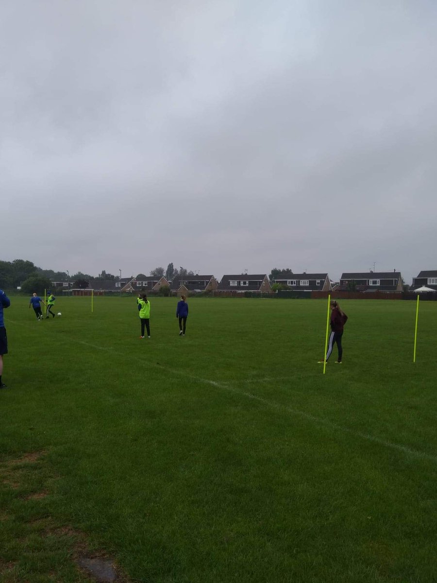HRRLadies_Girls's tweet photo. Turn up and play still going strong despite the weather. Nothing a hot chocolate can't fix! https://t.co/P65bLfO5rD
