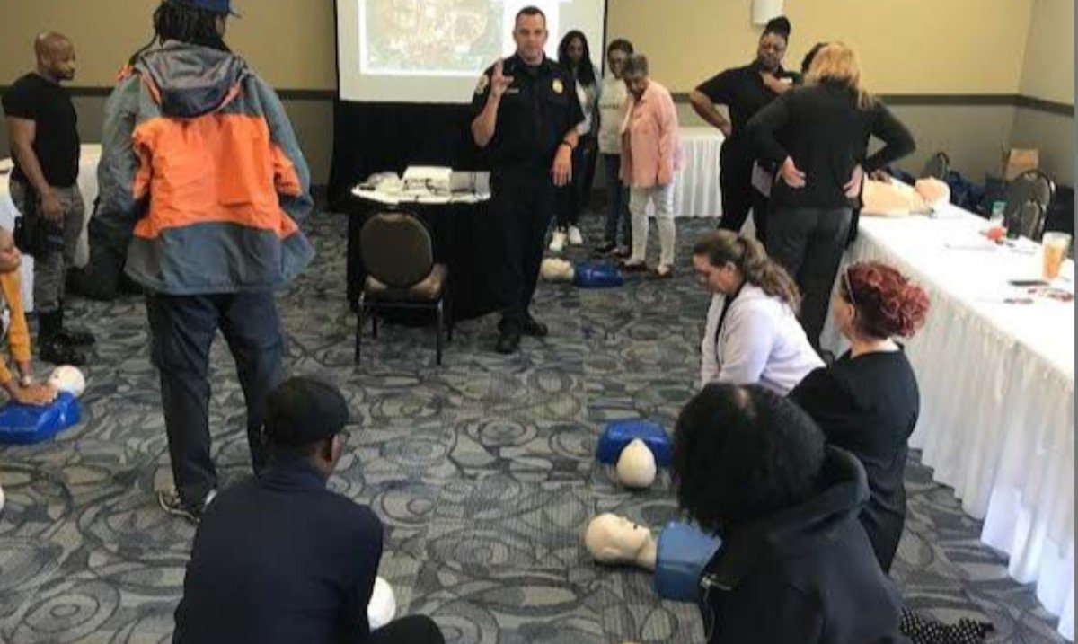 chesconfctr's tweet photo. Did you know CPR SAVES LIVES? Staff at CCC do! Thank you Lt. Jason Sarver, Ches. Fire Dept.
Interested in helping the community? Download "PulsePoint" app.
#ChesapeakeConference #SafetyFirst #Life #SupportLife #ChesapeakeFireDepartment #Rescue #Firefighters #ConferenceCenter https://t.co/8ekMp630sh