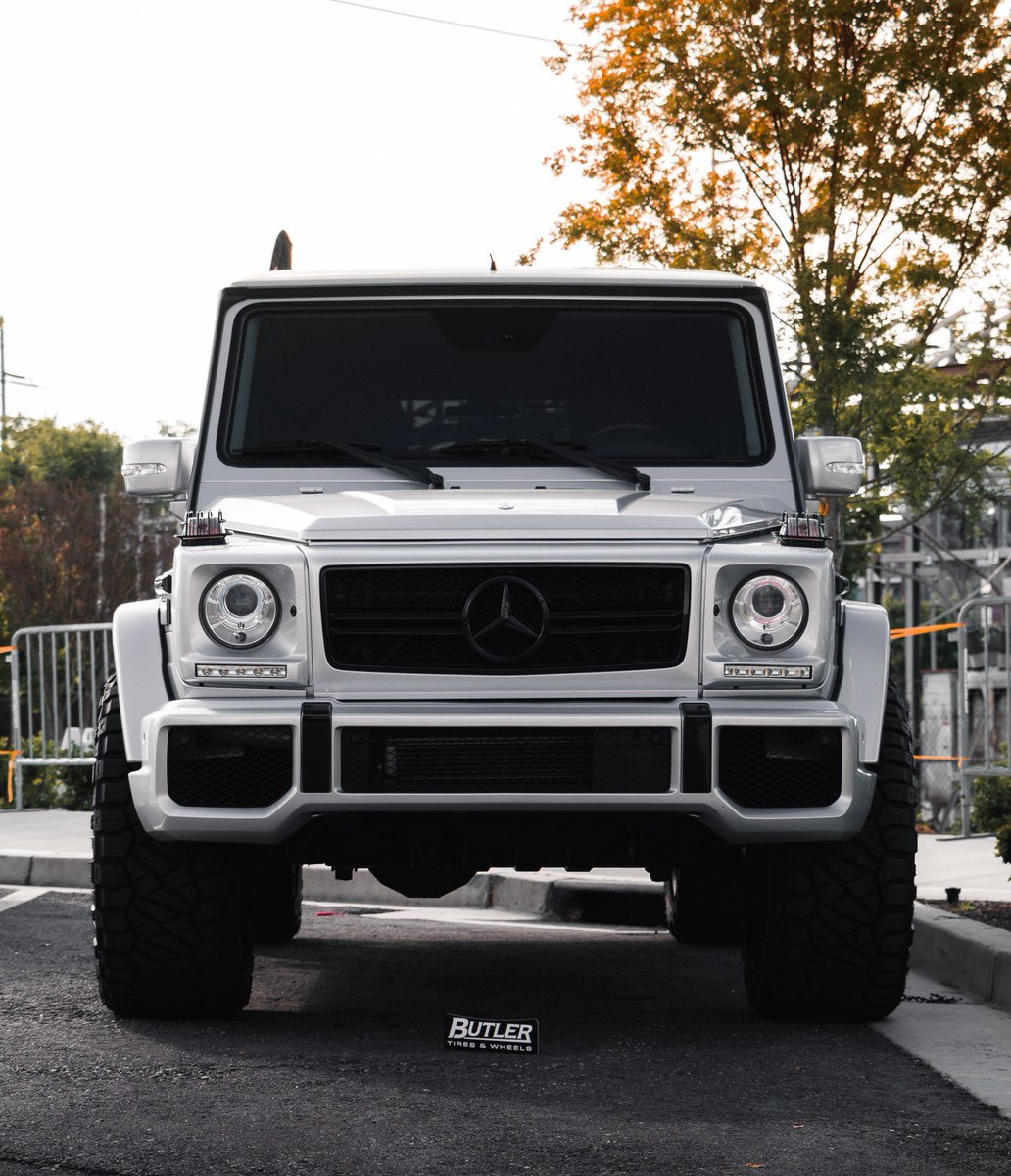 cecarshow's tweet photo. The unmistakable profile of the G-Wagon. Is this not intimidating to look at? Thank you @butlertire for bringing the big guns!

➖
Photo📸: @tarik_shalha
➖
#caffeineandexotics #caffeineandoctane #carspotting #carshow #carlovers #butlertire #gwagon #mercedes #mercedesamg #amg https://t.co/U67N8wD3gF