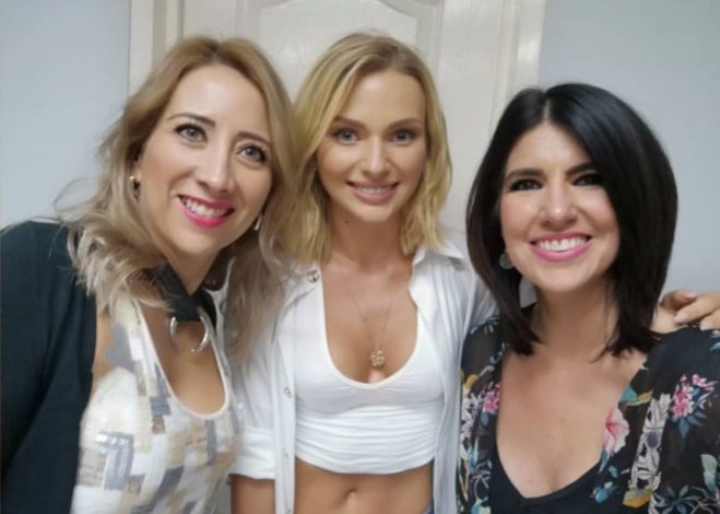 Team_Baeva's tweet photo. Siempre humilde, sencilla y amable para con las personas que le piden 📸📸
Bella y sonriendo más @irinabaeva1 😍💚 #Irinabaeva #Rusamexicana #Teambaeva https://t.co/2Tmc2kn6cq